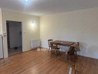 Eladó lakás Szentlőrinc