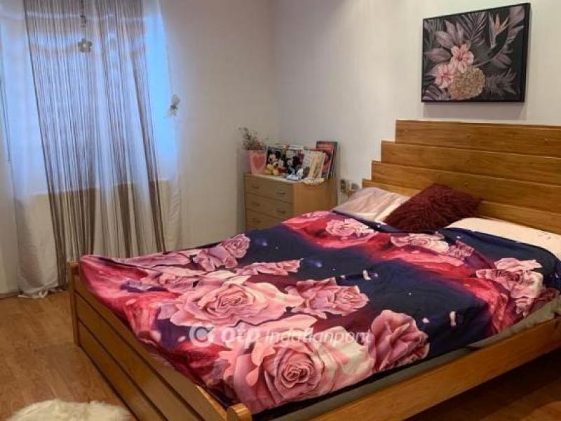 Eladó családi ház Érd