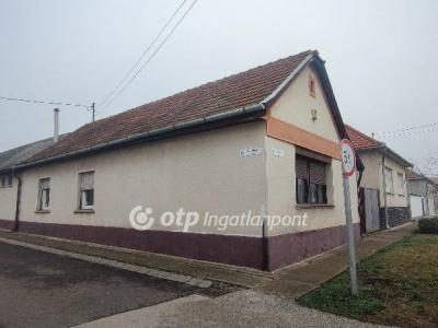 Eladó családi ház Jászberény