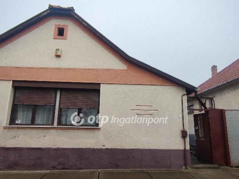 Eladó családi ház Jászberény