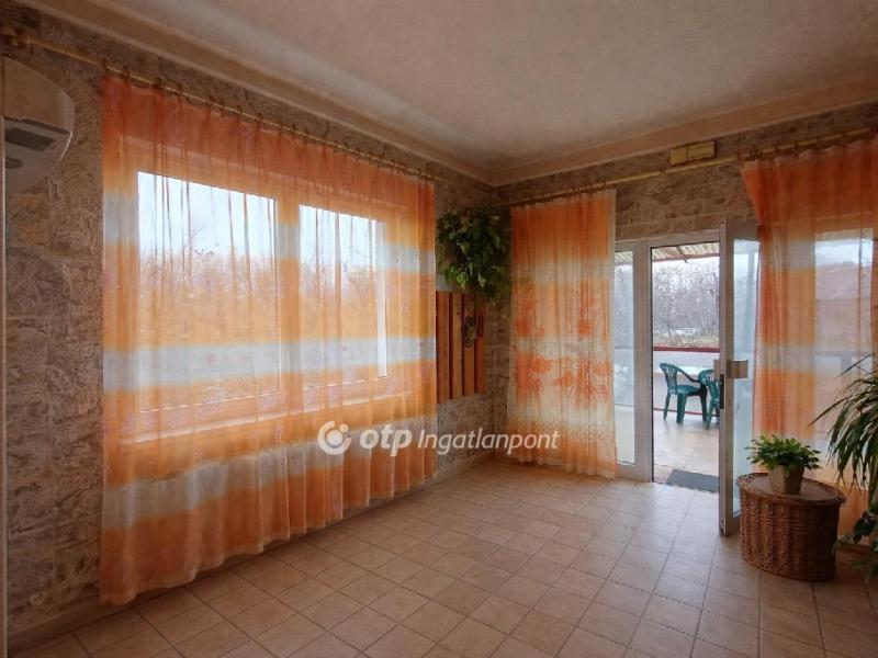 Eladó családi ház Pusztaszabolcs