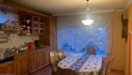 Eladó családi ház Abony