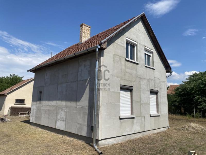 Eladó családi ház Újszilvás