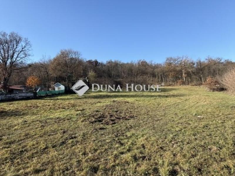 Eladó külterületi telek Alsóörs