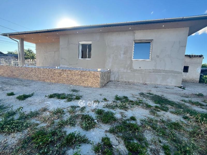 Eladó családi ház Tura