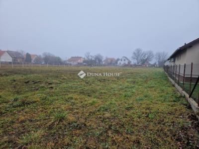 Eladó lakóövezeti telek Monor
