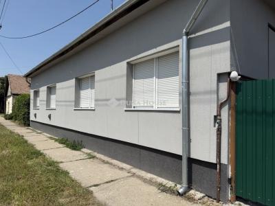 Eladó családi ház Monor