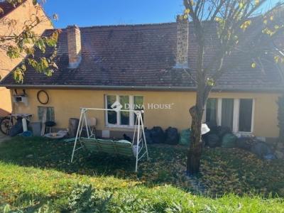 Eladó családi ház Törökbálint