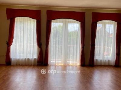 Eladó sorház Pécel