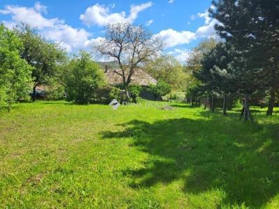 Eladó családi ház Becske