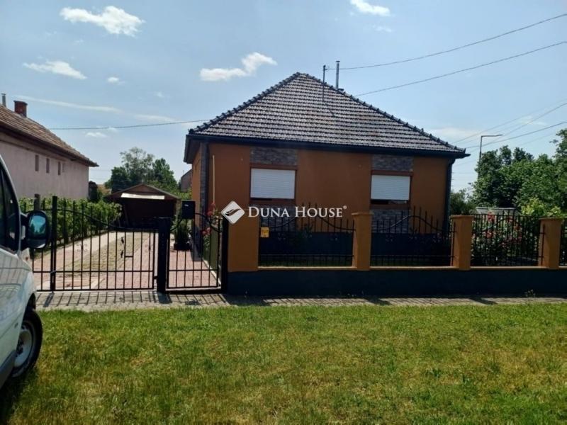 Eladó családi ház Hatvan