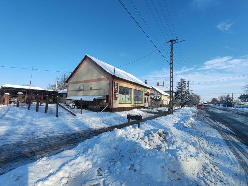 Kiadó fejlesztési terület Pusztaszer