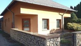 Eladó családi ház Szentgál