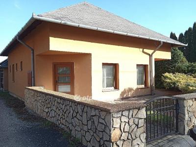 Eladó családi ház Szentgál