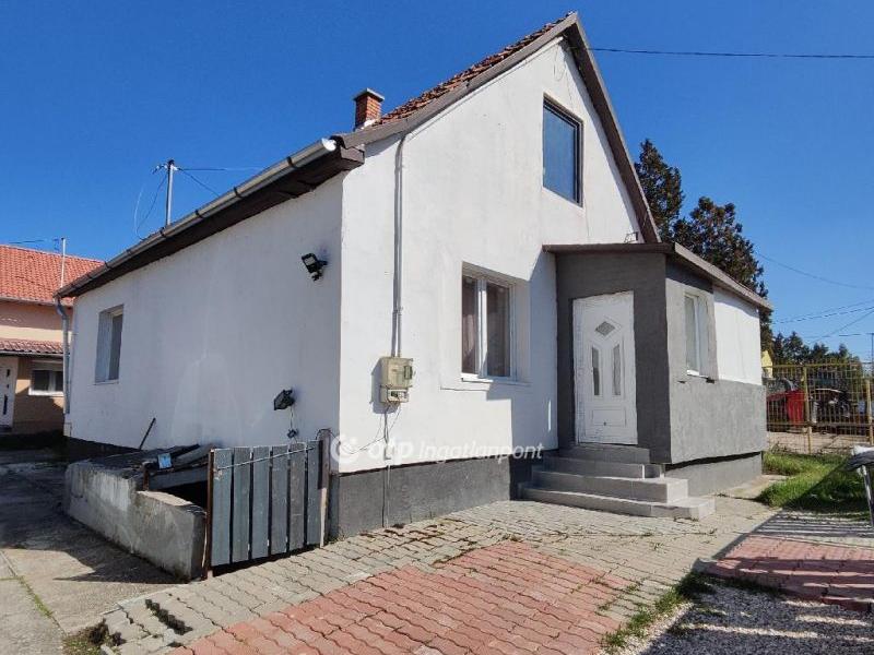 Eladó családi ház Érd