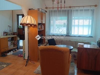 Eladó családi ház Úri