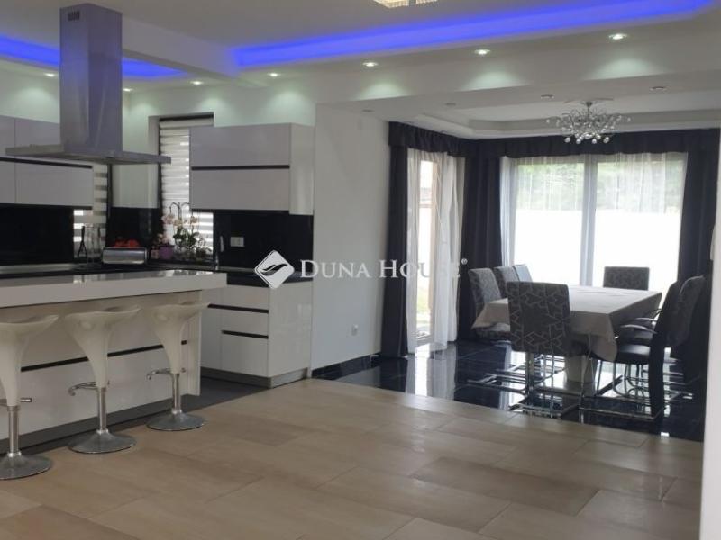 Eladó családi ház Budapest