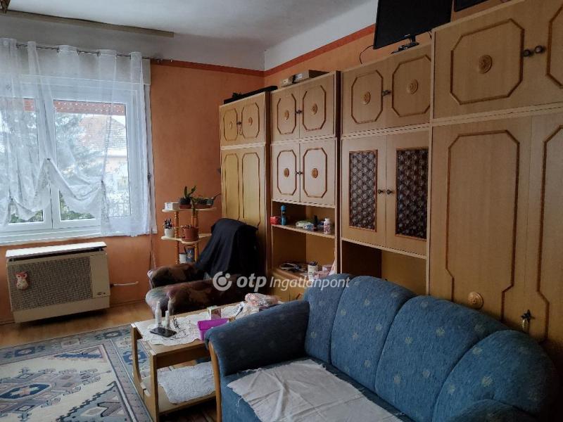 Eladó családi ház Tura