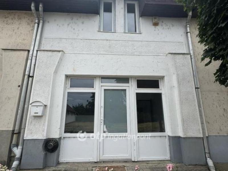 Eladó lakás Tiszafüred