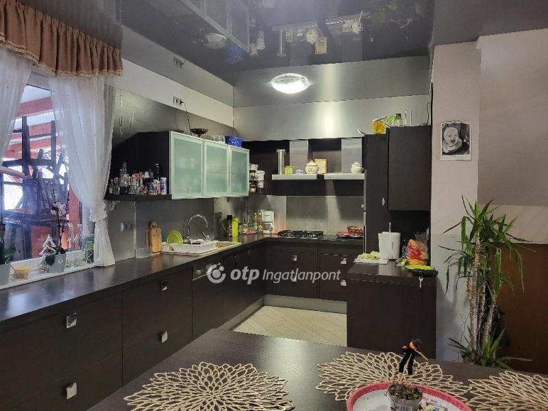 Eladó családi ház Siófok