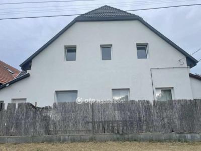 Eladó családi ház Szigethalom