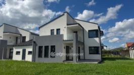 Eladó sorház Velence