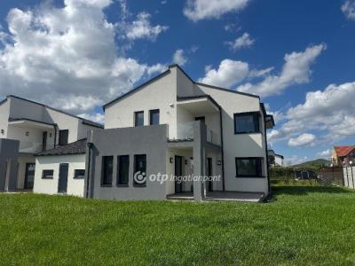 Eladó sorház Velence