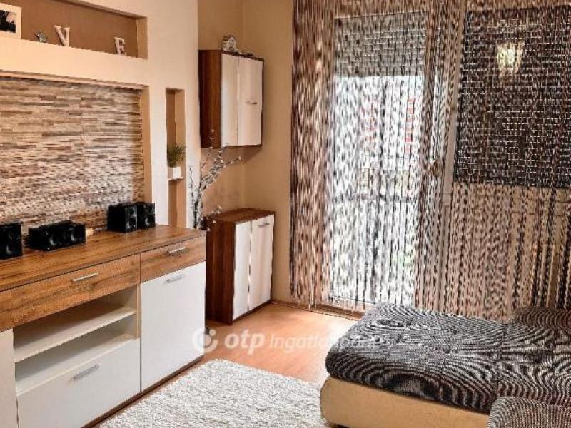 Eladó lakás Szolnok