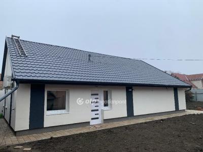 Eladó családi ház Szolnok