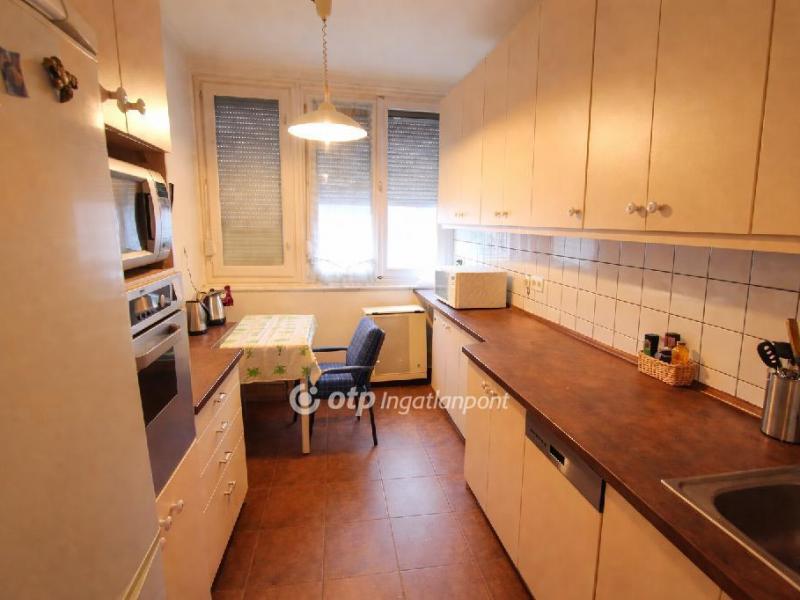 Eladó lakás Cegléd