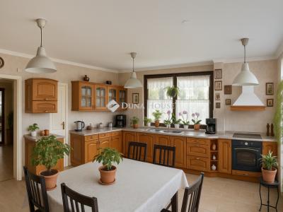 Eladó családi ház Erdőkertes