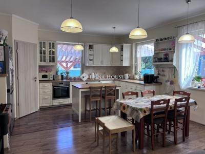 Eladó családi ház Erdőkertes