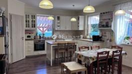 Eladó családi ház Erdőkertes