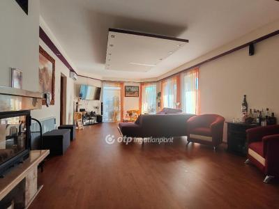 Eladó családi ház Kápolnásnyék