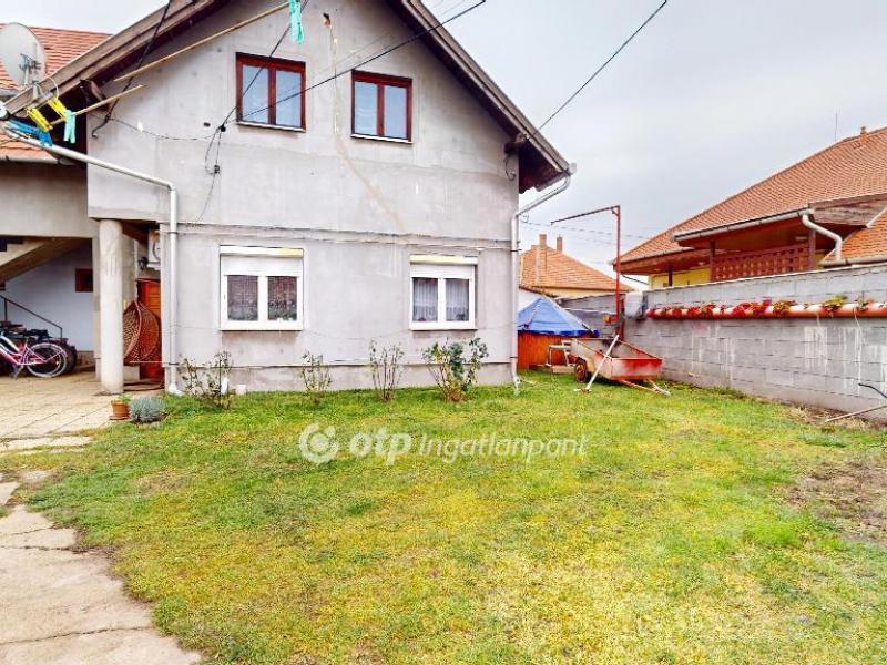 Eladó lakás Mezőkeresztes