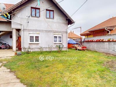 Eladó lakás Mezőkeresztes