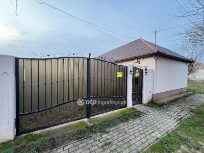 Eladó családi ház Berekböszörmény