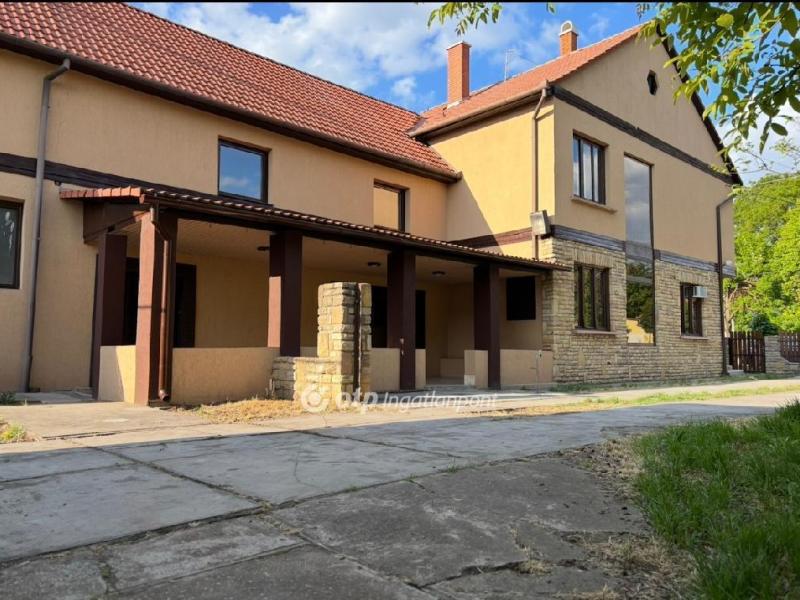 Eladó családi ház Orosháza