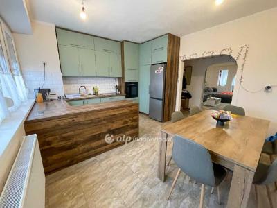 Eladó lakás Hajdúszoboszló