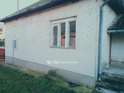 Eladó családi ház Kömörő