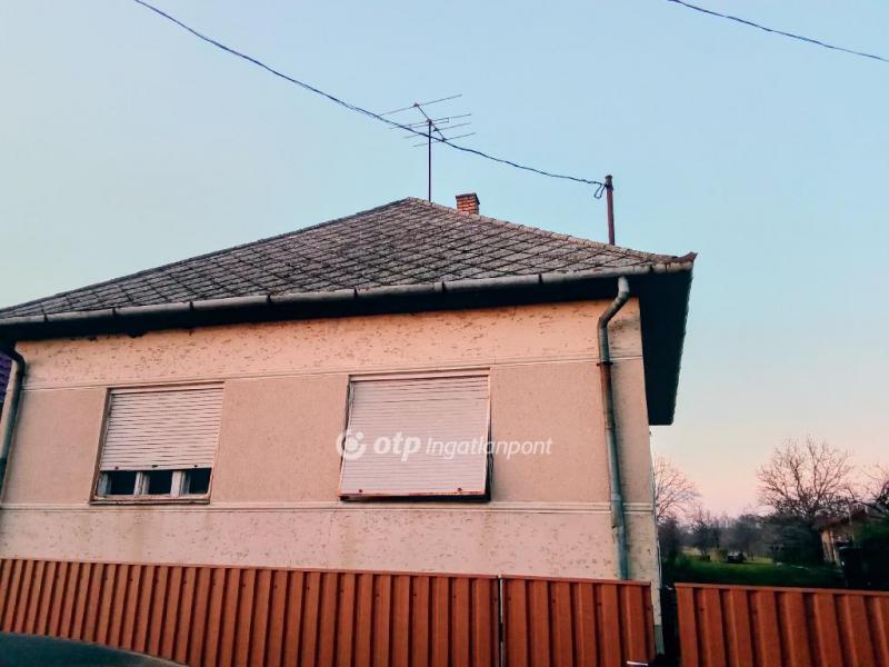 Eladó családi ház Kömörő