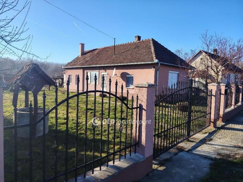 Eladó családi ház Kölcse