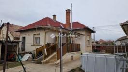 Eladó családi ház Monor