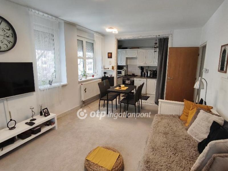 Eladó lakás Székesfehérvár