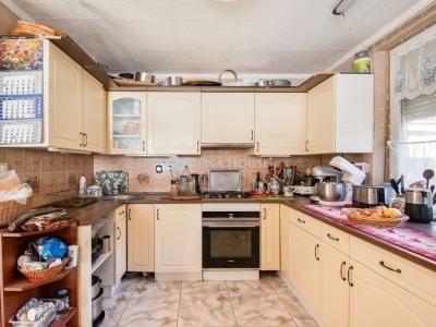 Eladó családi ház Üllő