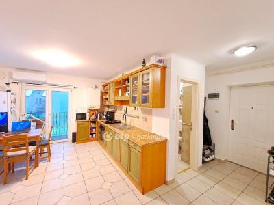 Eladó lakás Albertirsa