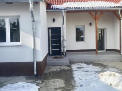 Eladó lakás Pécel