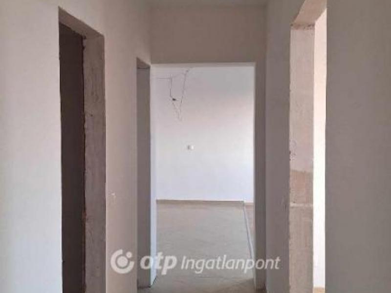 Eladó lakás Szolnok