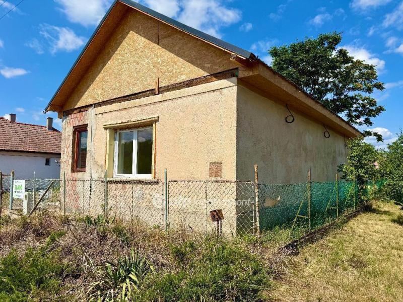 Eladó családi ház Újszilvás