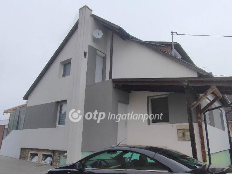 Eladó családi ház Nyárád